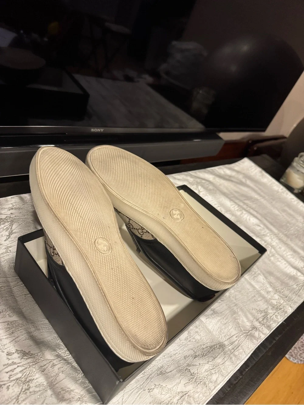 Authentic Gucci Beige GG Supreme Slip-On Loafers with Tiger Motif. Box&shoe bags